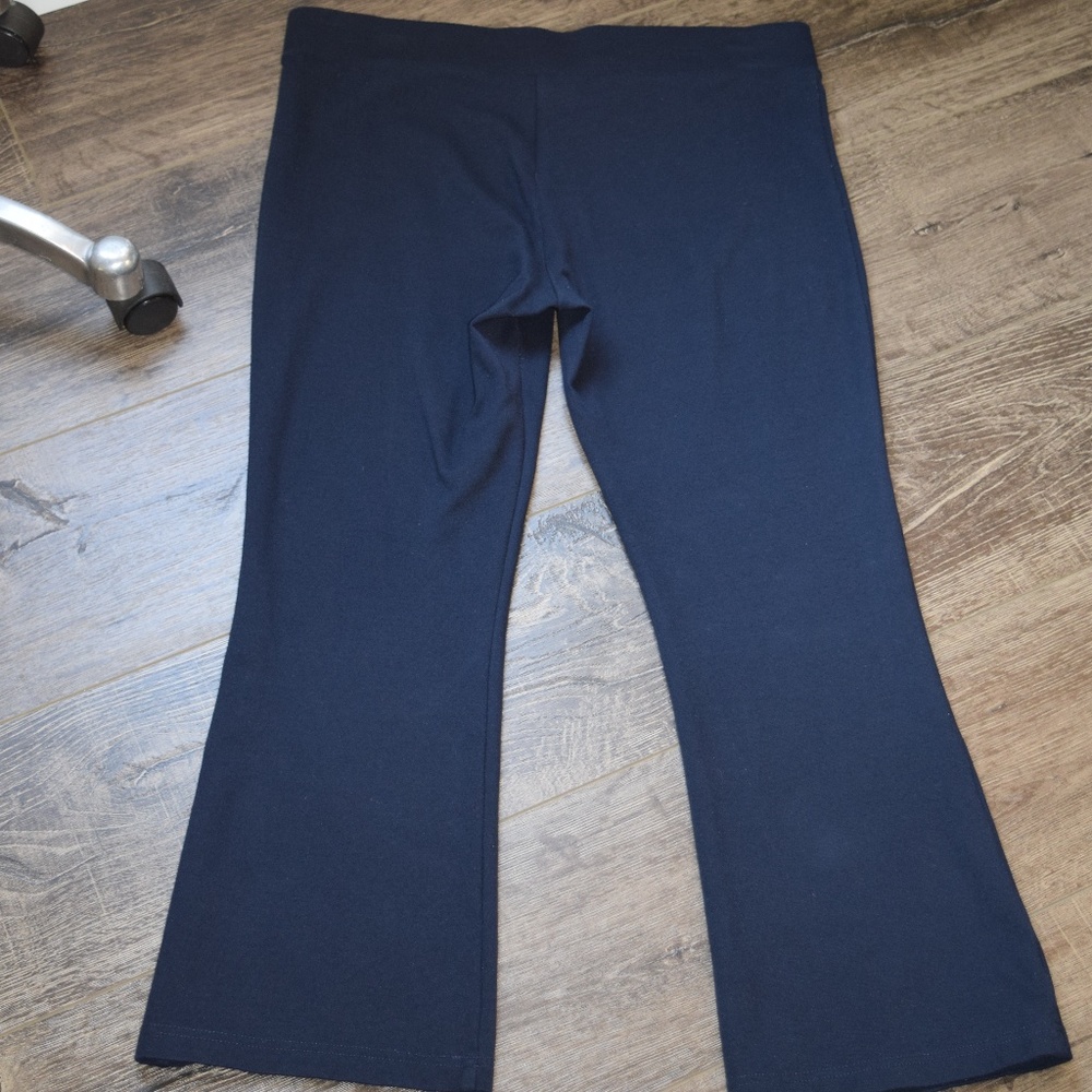 Cabi #873 Runaround Crop c/Navy - Picture 2 of 4